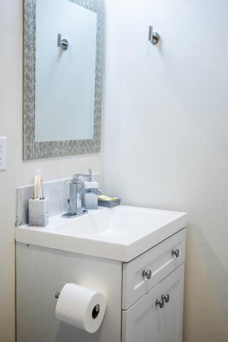 1-Bedroom With Cali King Size Bed In San Diego Kültér fotó