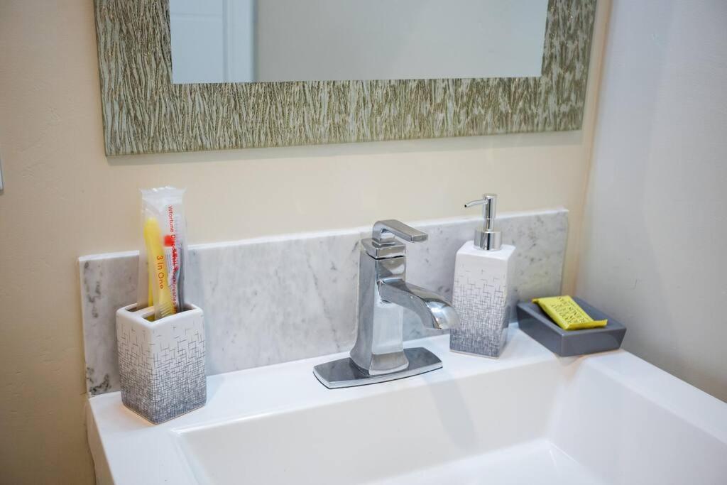 1-Bedroom With Cali King Size Bed In San Diego Kültér fotó