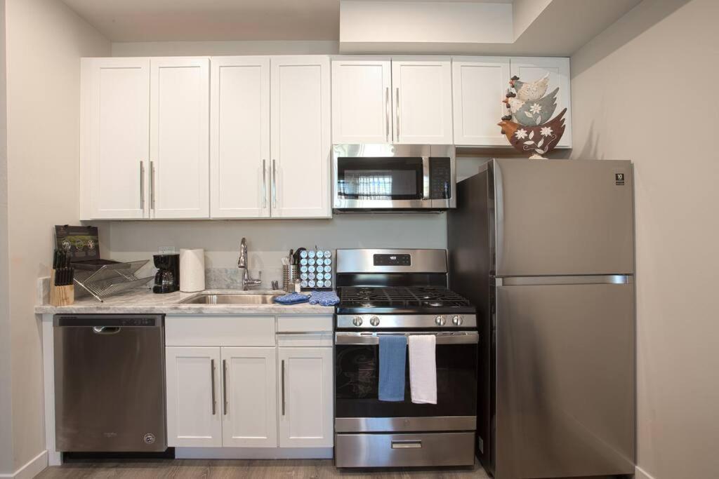 1-Bedroom With Cali King Size Bed In San Diego Kültér fotó